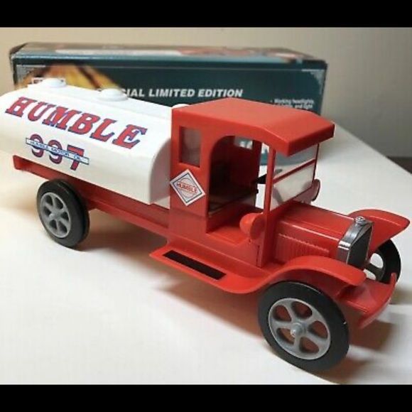 Exxon Humble 997 Toy Tanker Truck -  2nd in series - NEW in original box - Picture 2 of 7